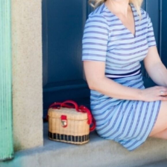 Draper James bucket straw bag NWOT with original dust bag - Picture 3 of 10